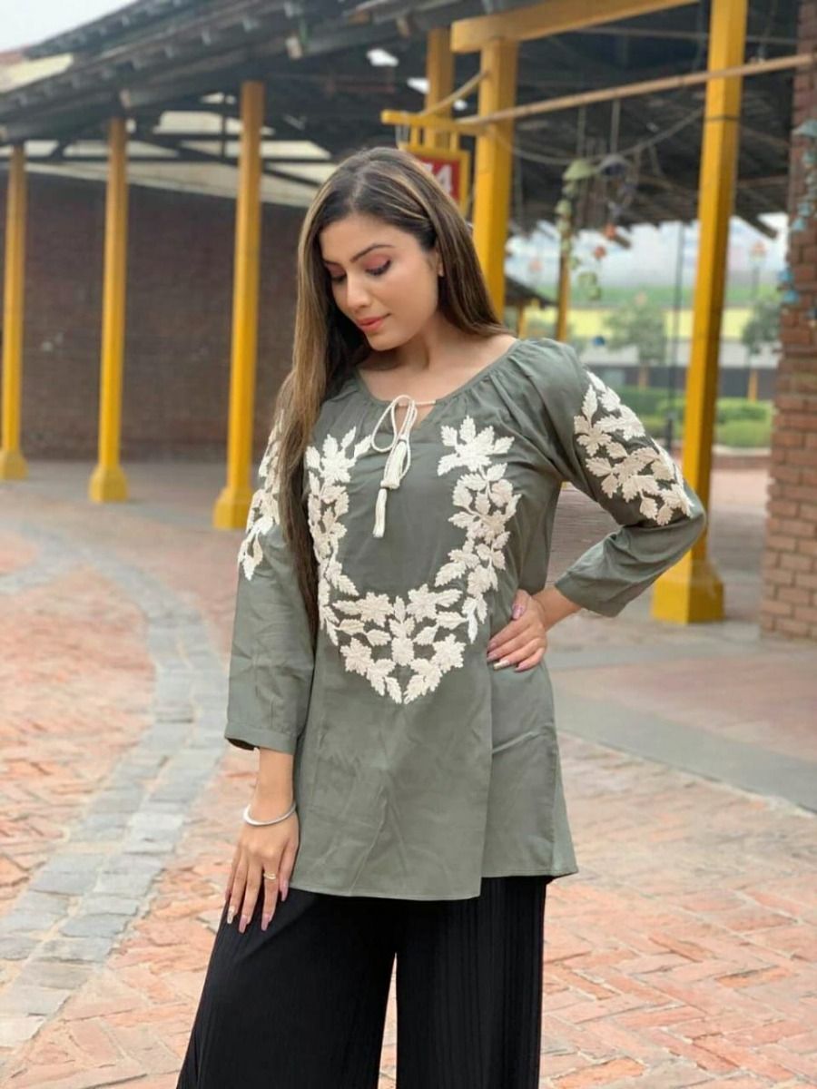 HOLLOW OUT FLORAL EMBROIDERED TOP